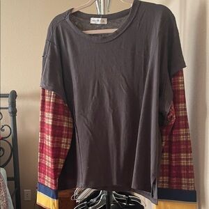 Natural Life Gray and Cream Top